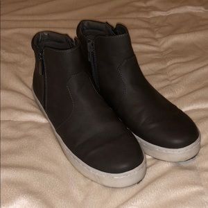 Lexi & Abbie gray booties size 7